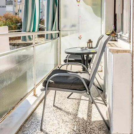 Apartment Center With Balcony *